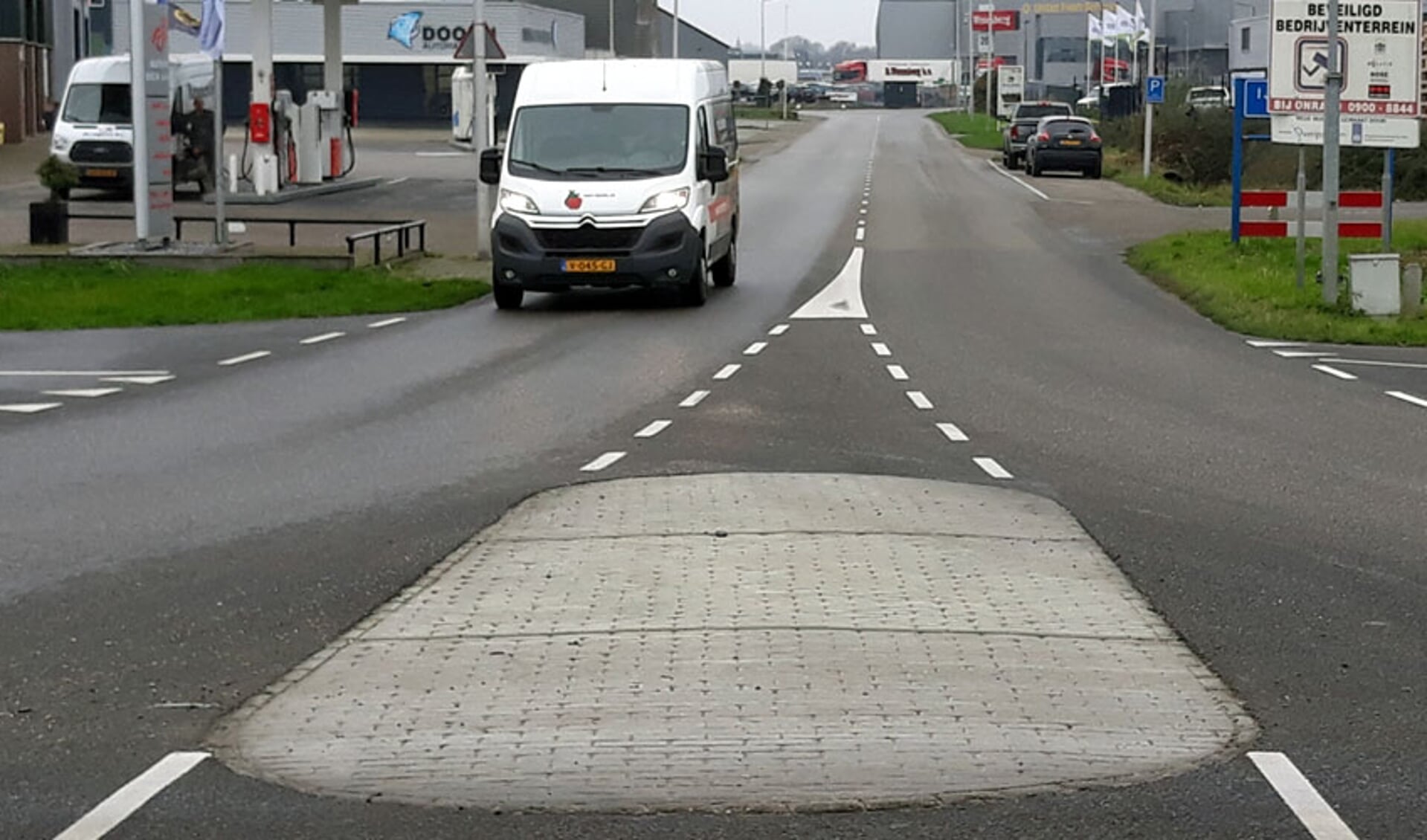 Toegang Spoorstraat vanaf de Oosterlandenweg