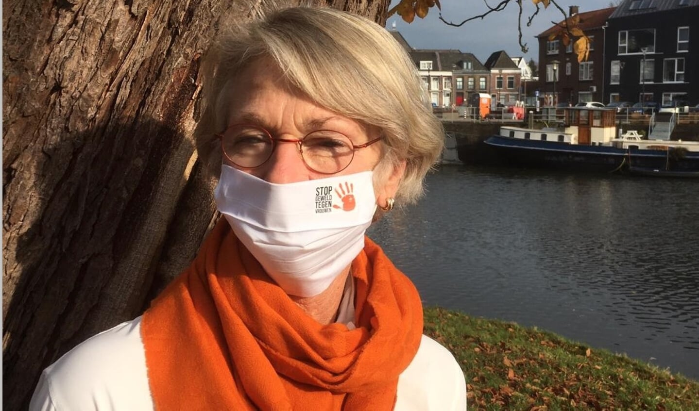‘Wijnanda Asjes, voorzitter van de Soroptimisten Isalania Zwolle, zal de online thema-avond openen’