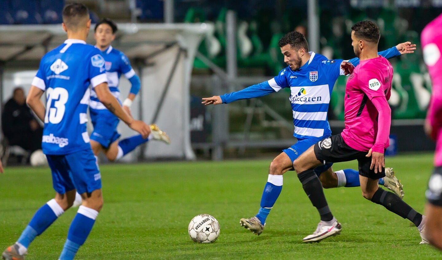 Mustafa Saymak keerde na blessureleed terug in de ploeg bij PEC Zwolle en tekende in Utrecht meteen voor een fraaie treffer (de 4-1).