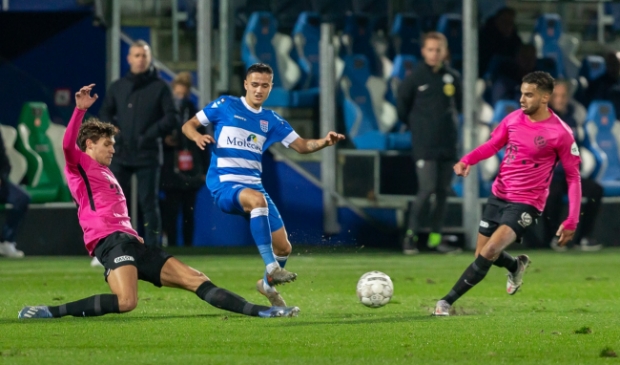 <p>Eliano Reijnders afgelopen weekeinde in actie tegen FC Utrecht.</p>