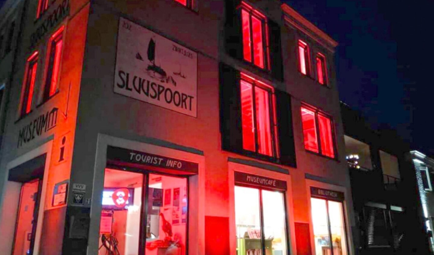 Sluuspoort kleurde eerder dit jaar 'rood'.