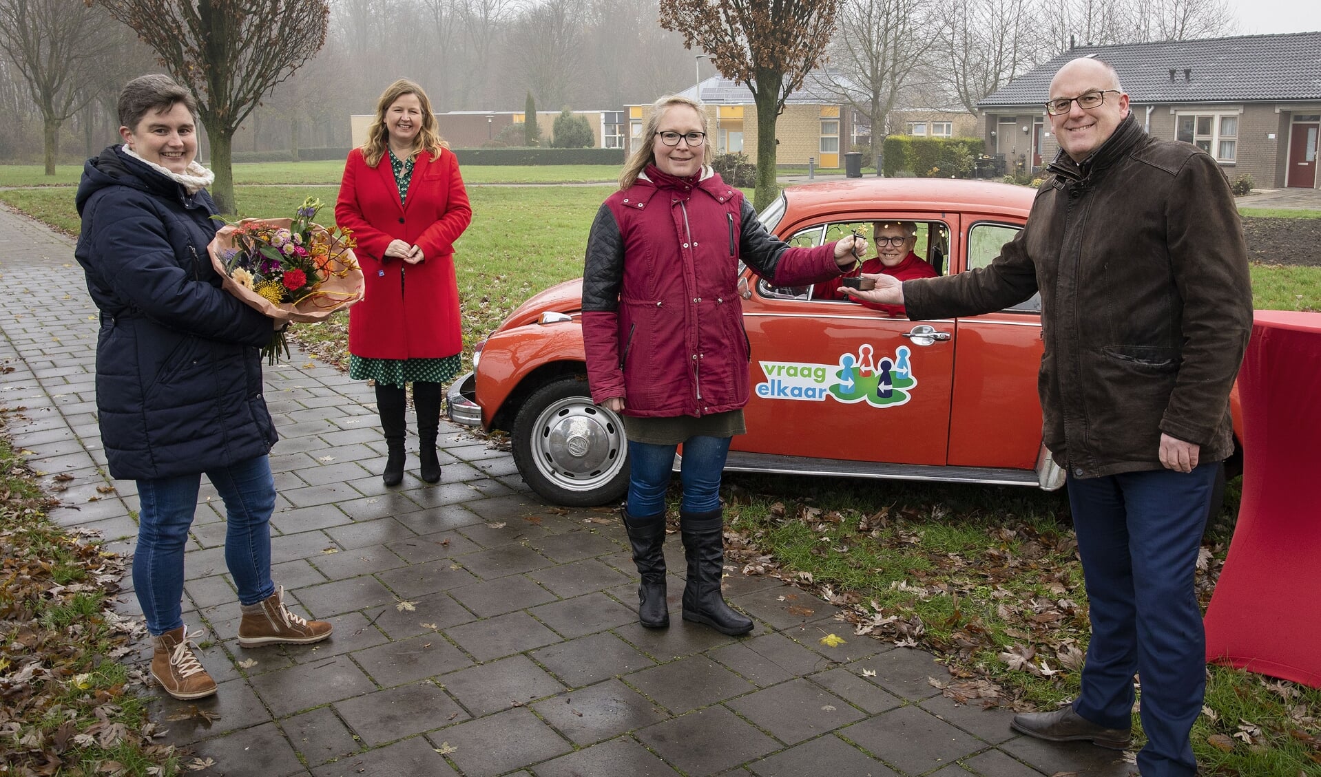 De overhandiging van de 'gouden klavertjes'.