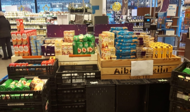 <p>Voeselbank bij de Albert Heijn.</p>