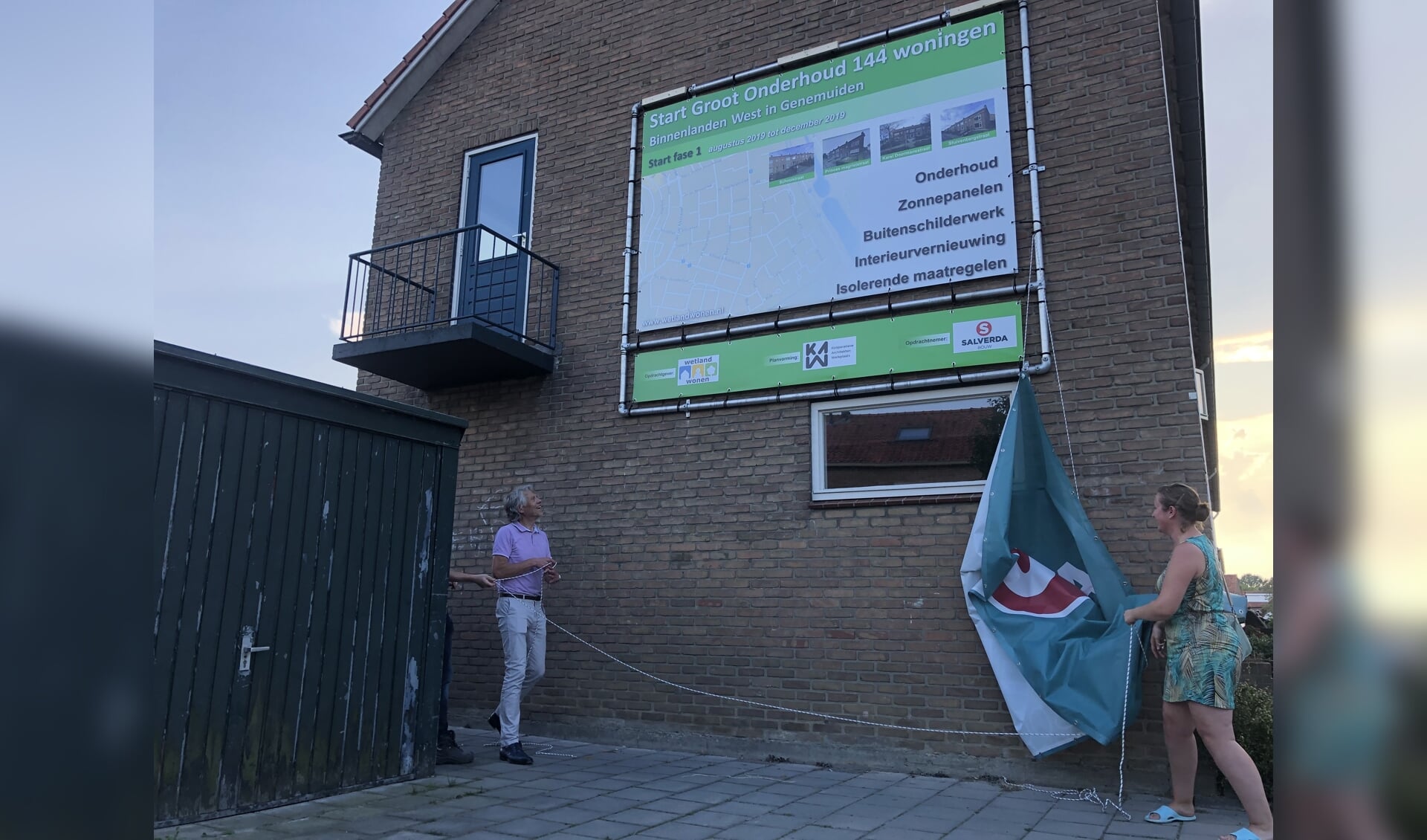 De onthulling van het spandoek dat de renovatie aankondigde.