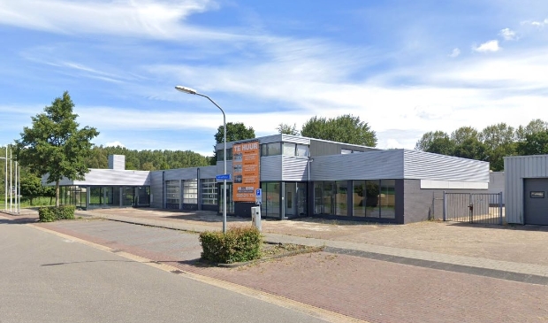 Het voormalige garagepand in Lelystad.