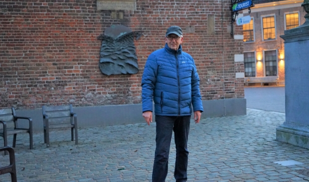 Initiatiefnemer Dolf Moesker op de locatie waar in maart de maquette wordt geplaatst.