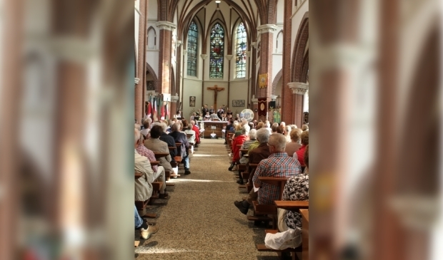 <p>Dorpsvereniging Oerle is het niet eens met de gang van zaken rond de Oerse kerk St. Jan de Doper. </p>