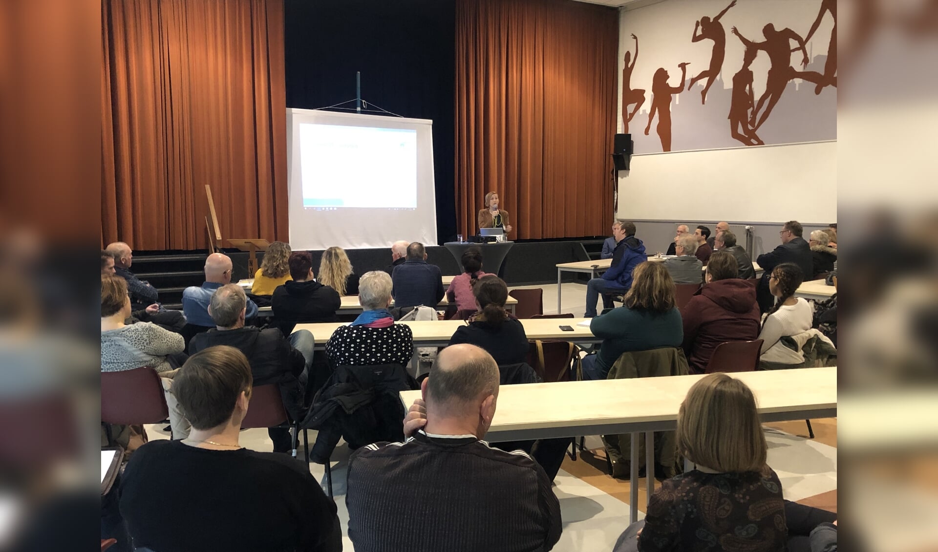 Een door Wetland georganiseerde bewonersbijeenkomst over de renovatie op 16 maart 2019.
