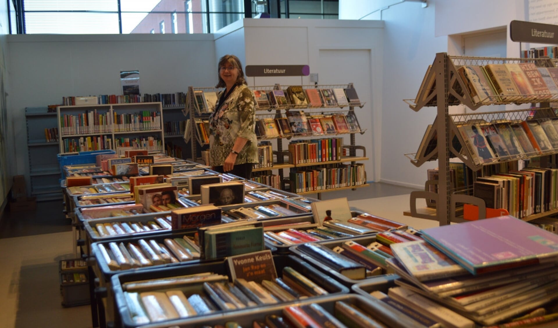 Boekenverkoop in bibliotheek Dronten.