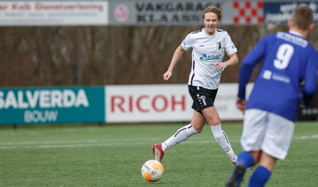 <p>Jasper van der Stouw in het shirt van Berkum. </p>