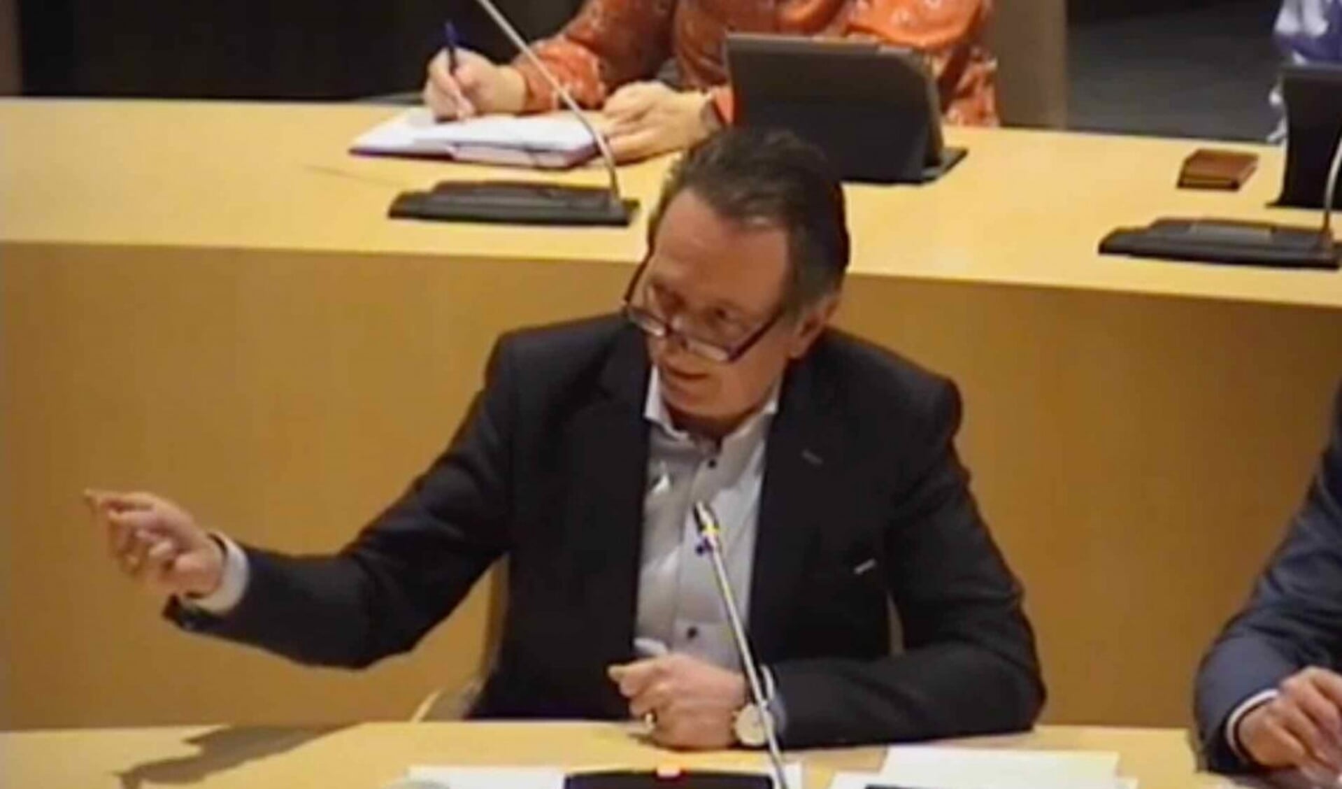  Ton van der Giessen (Van Werven) spreekt de gemeenteraad toe.