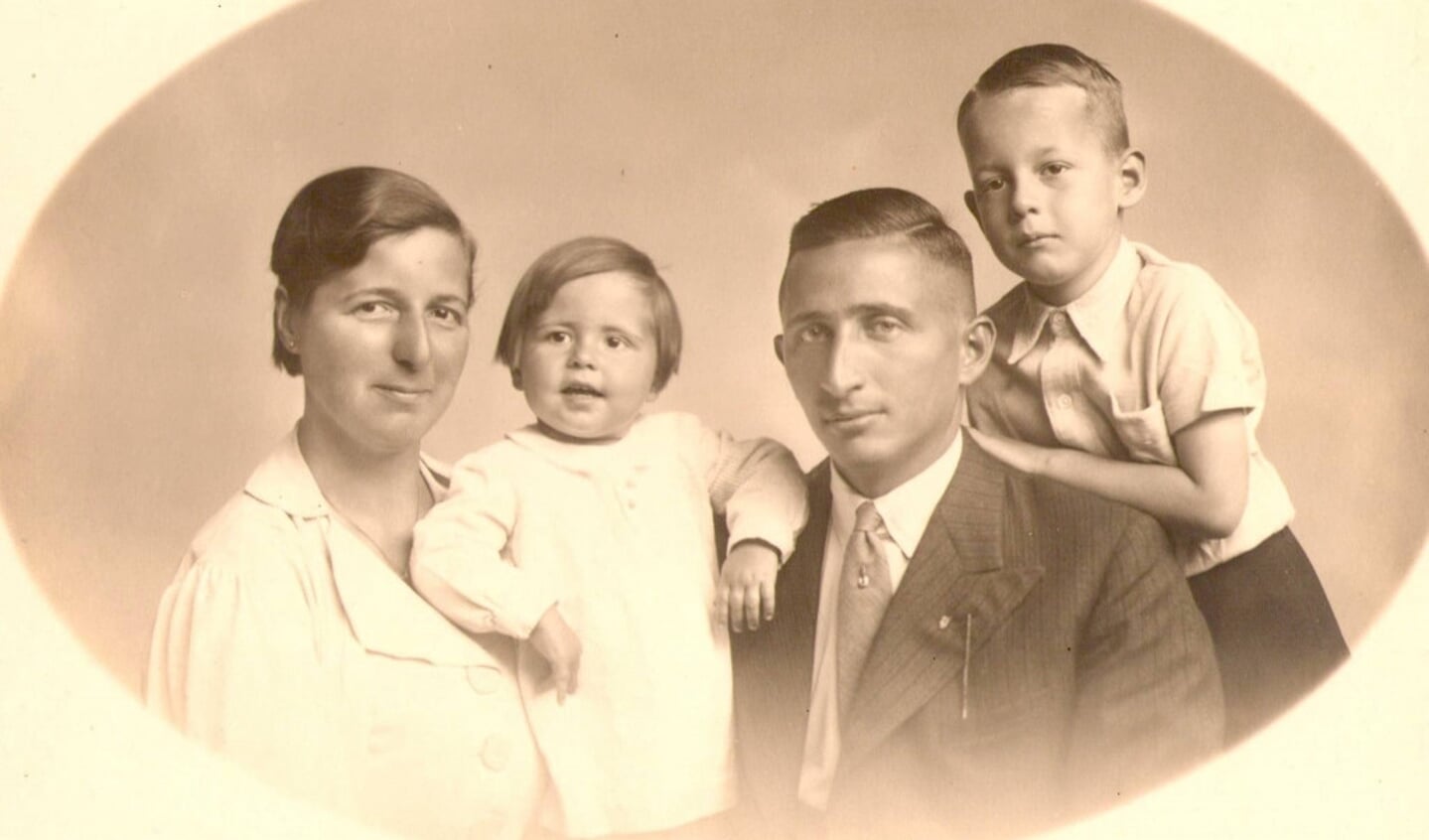  Het gezin snoep in het midden van de jaren ’30 (collectie Erven J.L. Snoep / W. de Waard).