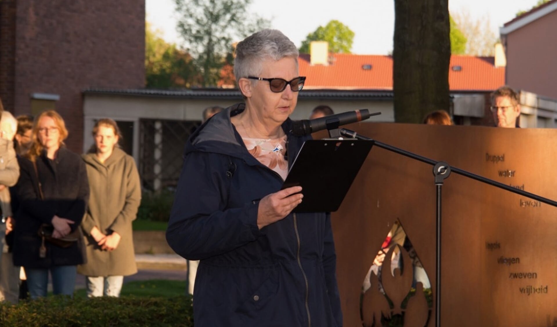  Francisca Wubben tijdens de dodenherdenking in Swifterbant.