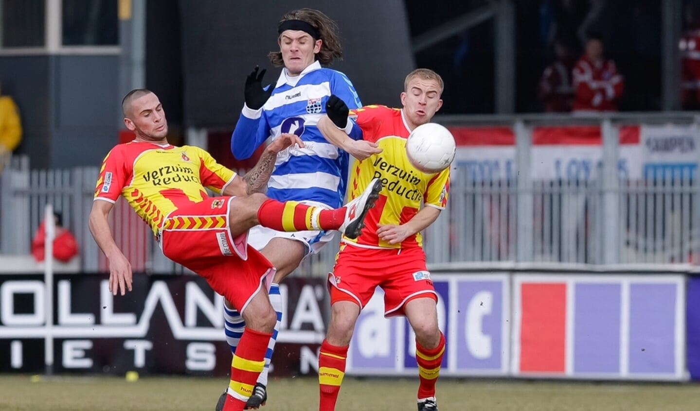  Etiënne Reijnen in 2010 in actie tegen Go Ahead Eagles.