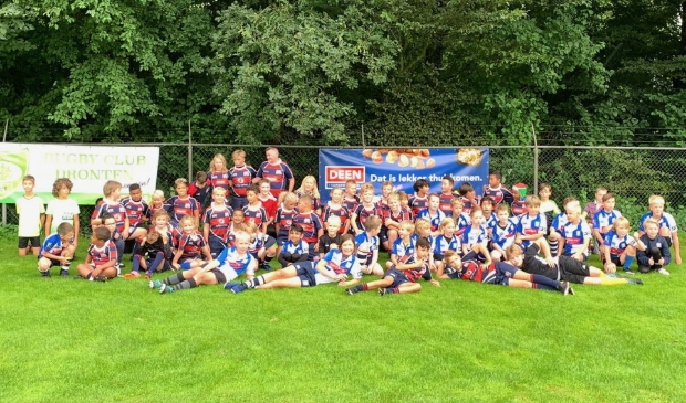 <p>Jonge rugbyers in Dronten.</p>