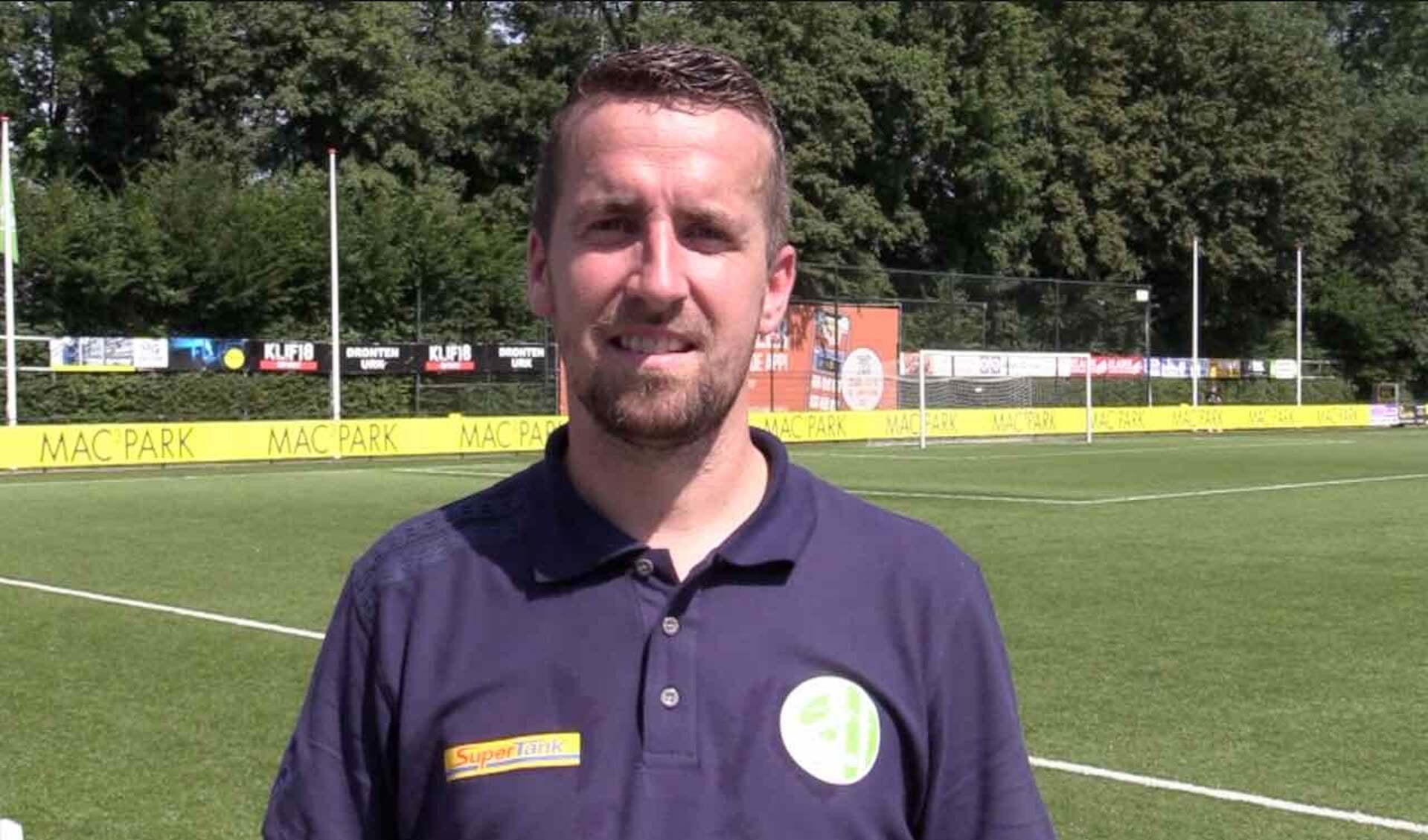 Patrick Posthuma, trainer van asv Dronten, zag zijn ploeg winnen van Batavia'90.