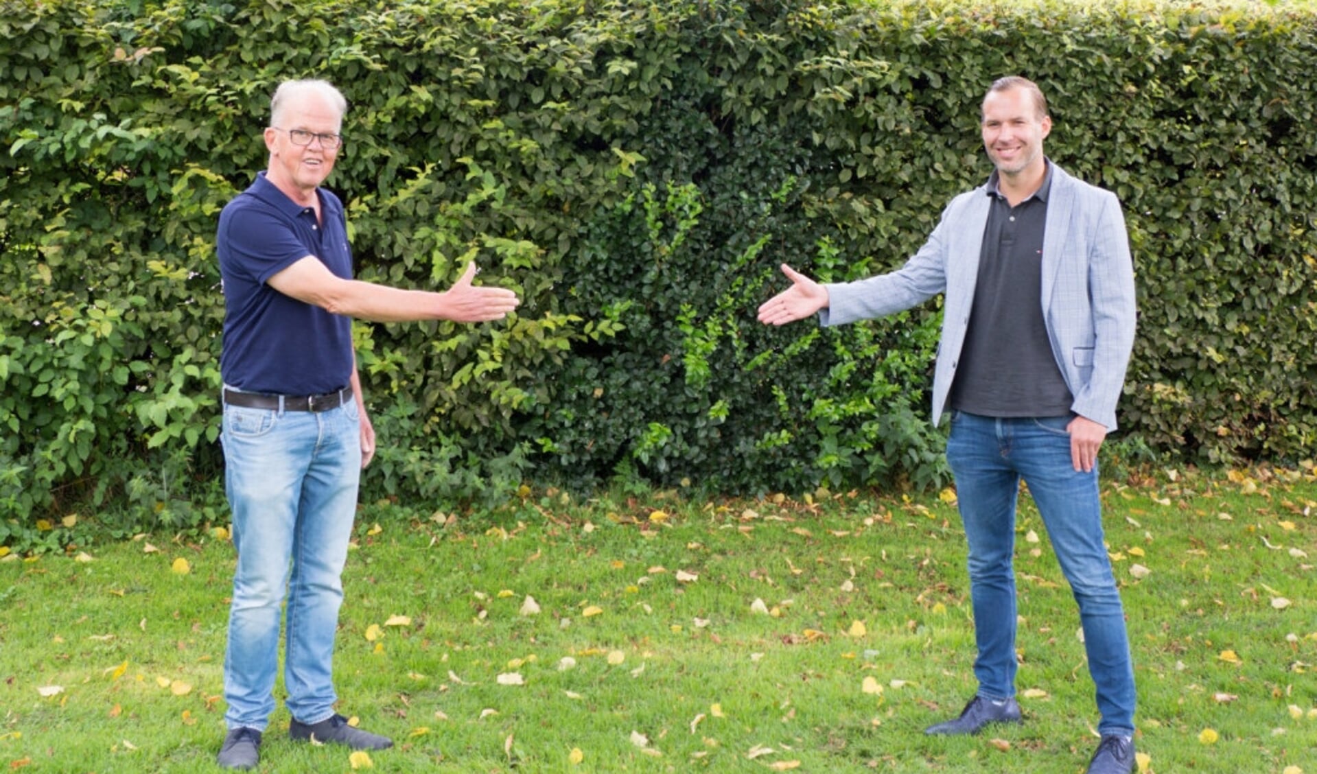  Wim Kooi en Stefano Assenberg bezegelen de samenwerking.