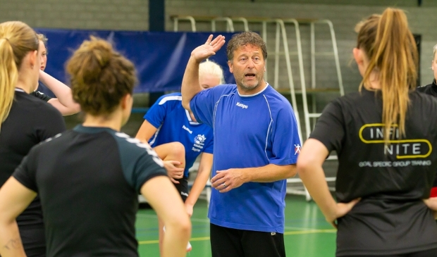 <p>Nico Einhaus op een training van HV Zwolle tijdens de voorbereiding op dit seizoen.</p>