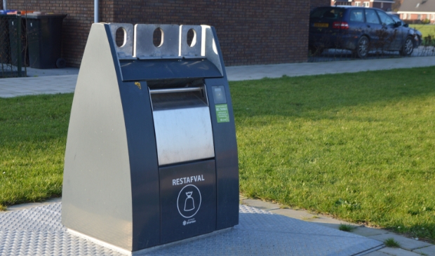 <p>Ondergrondse container in de wijk De Graafschap in Biddinghuizen.</p>