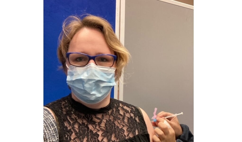 Ellen Remmers krijgt haar eerste vaccinatie 