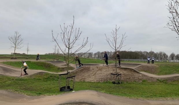 <p>De foto is gemaakt bij de net aangelegde Pumptrack in Harderwijk</p>