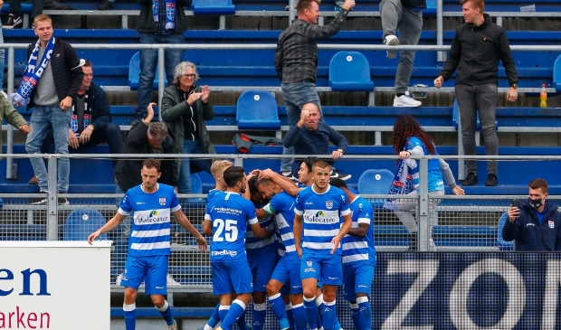 Clint Leemans (links) wordt verhuurd aan De Graafschap.