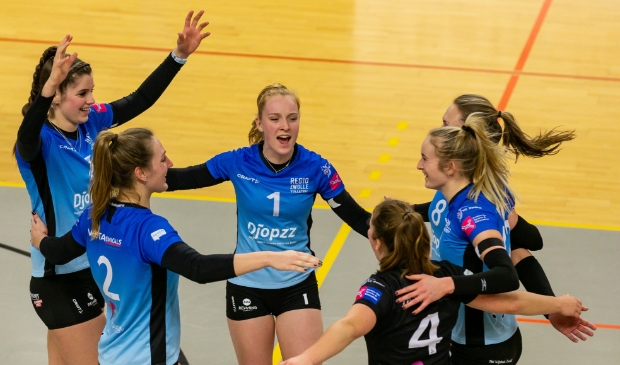<p>Regio Zwolle Volleybal-Set Up '65. Daantje Vennik met nummer 1</p>