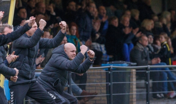 Joshua Nijlant als trainer van SV Zwolle.