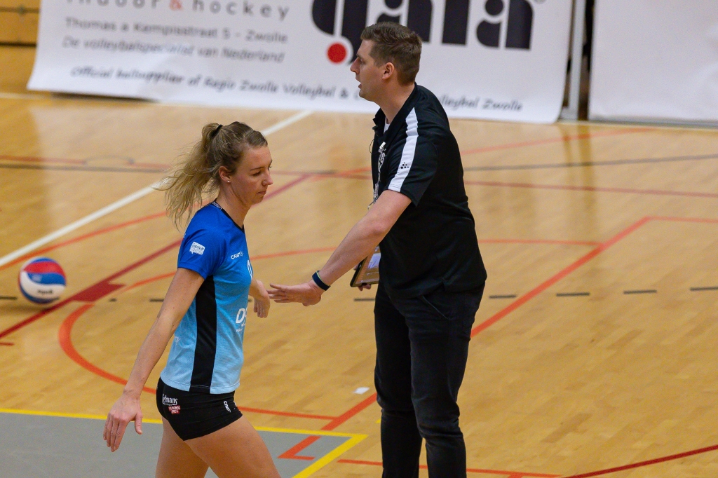 <p>Trainer Eric Meijer en Marianne het Lam-Scholten.</p>