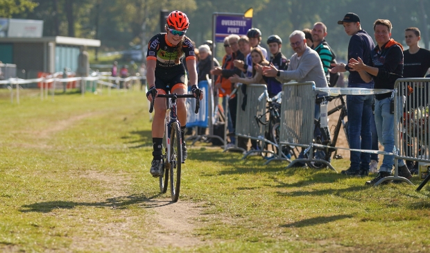 <p><em>Op de foto Isa met rechts haar trainer en initiatiefnemer Bert Jan Hamer </em></p>