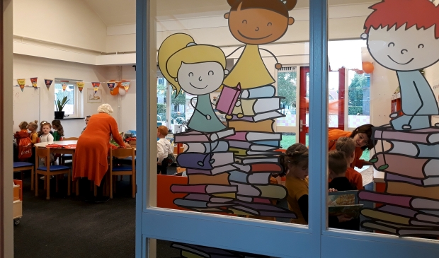 <p>De fonkelnieuwe schoolbibliotheek van SmdB ’Het Visnet’</p>