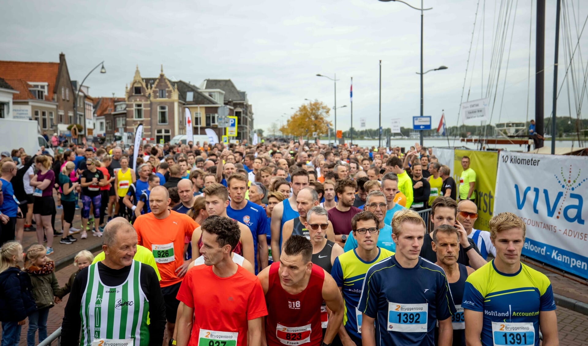 Een vol startvak bij de 2Bruggenloop. 