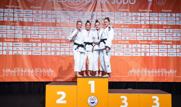 Het podium met rechts Sacha Buwalda.