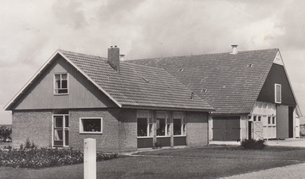 In 1961 en 1962 werden in Dronten de eerste exemplaren gebouwd.