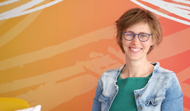 Hennie Kuindersma in haar praktijk