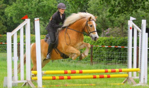 Annemee Bonnema met Roos