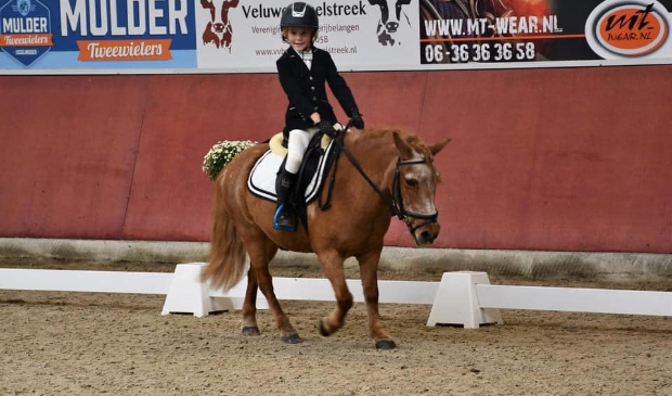 <p>Meike Bliek met Sjef.</p>
