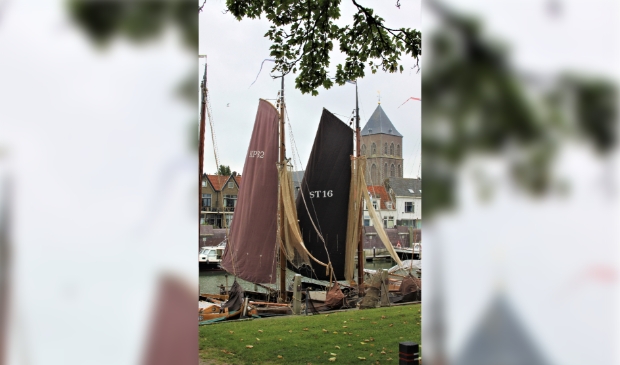 De KP32 en de ST16 maken zich klaar om een week traditioneel te gaan vissen op het IJsselmeer.