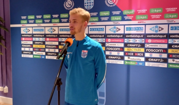 <p>Dean Huiberts stond zaterdag na de wedstrijd tegen Heracles de media te woord.</p>