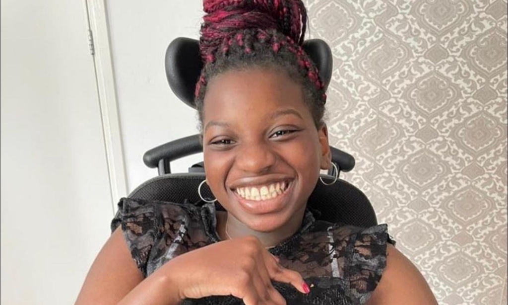 Esther Ndombaxi