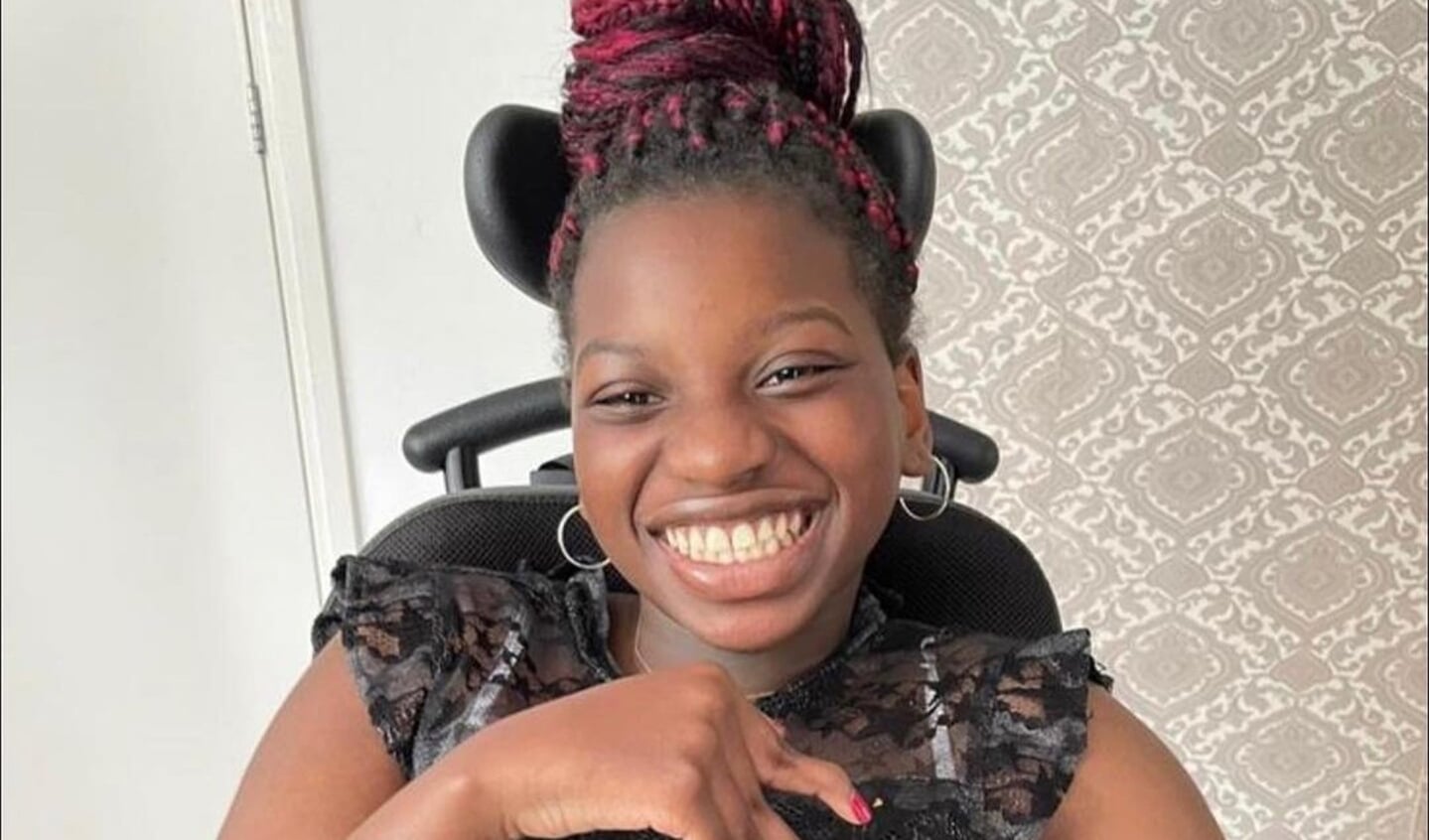 Esther Ndombaxi