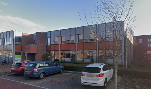 Het pand van GGz Centraal aan De Helling in Dronten.