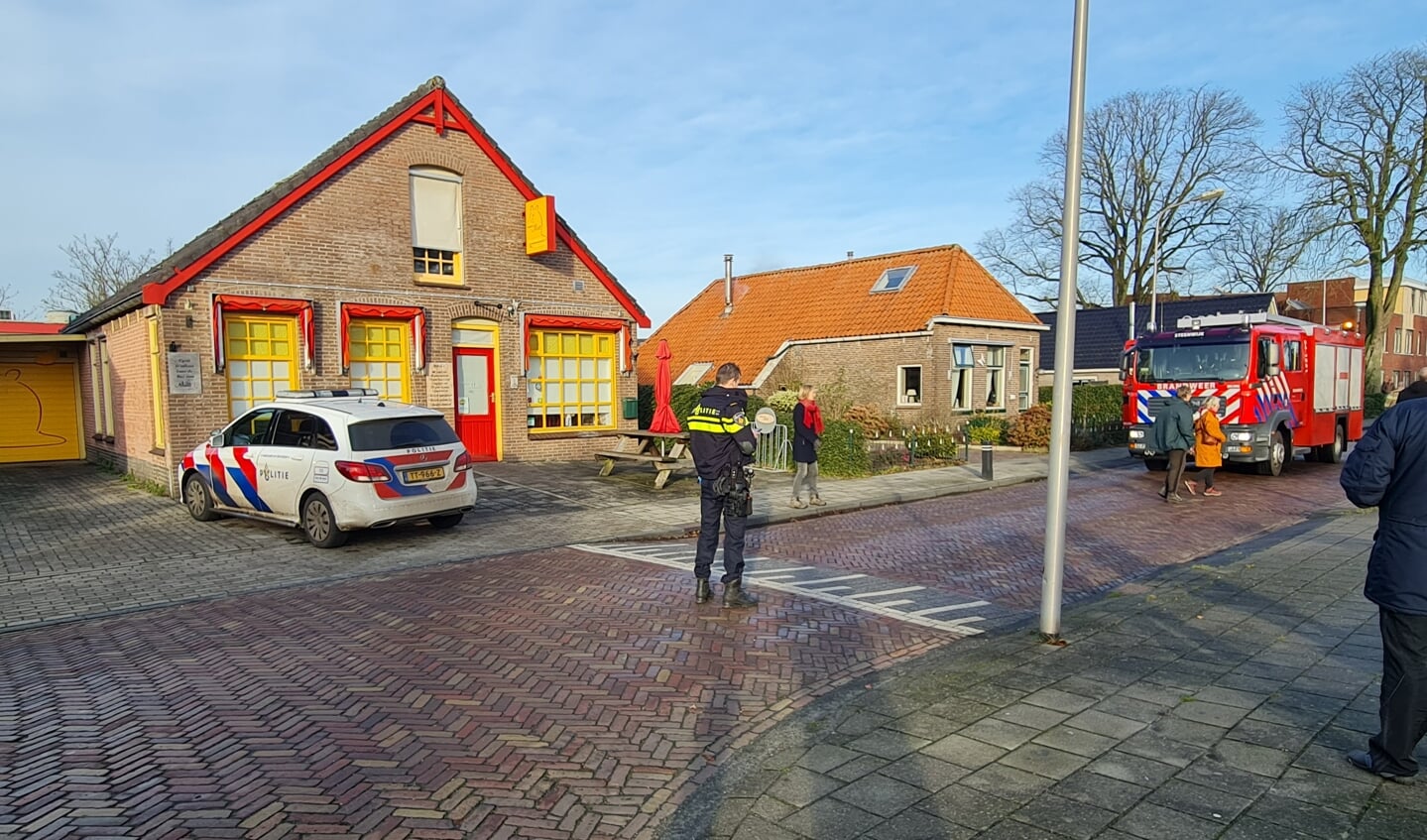 De brandweer arriveert in Steenwijkerwold