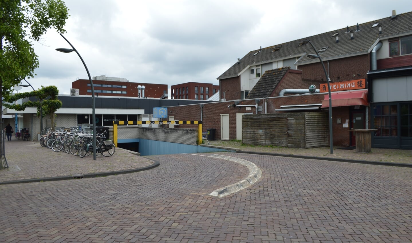 De parkeergarage in winkelcentrum Suydersee.