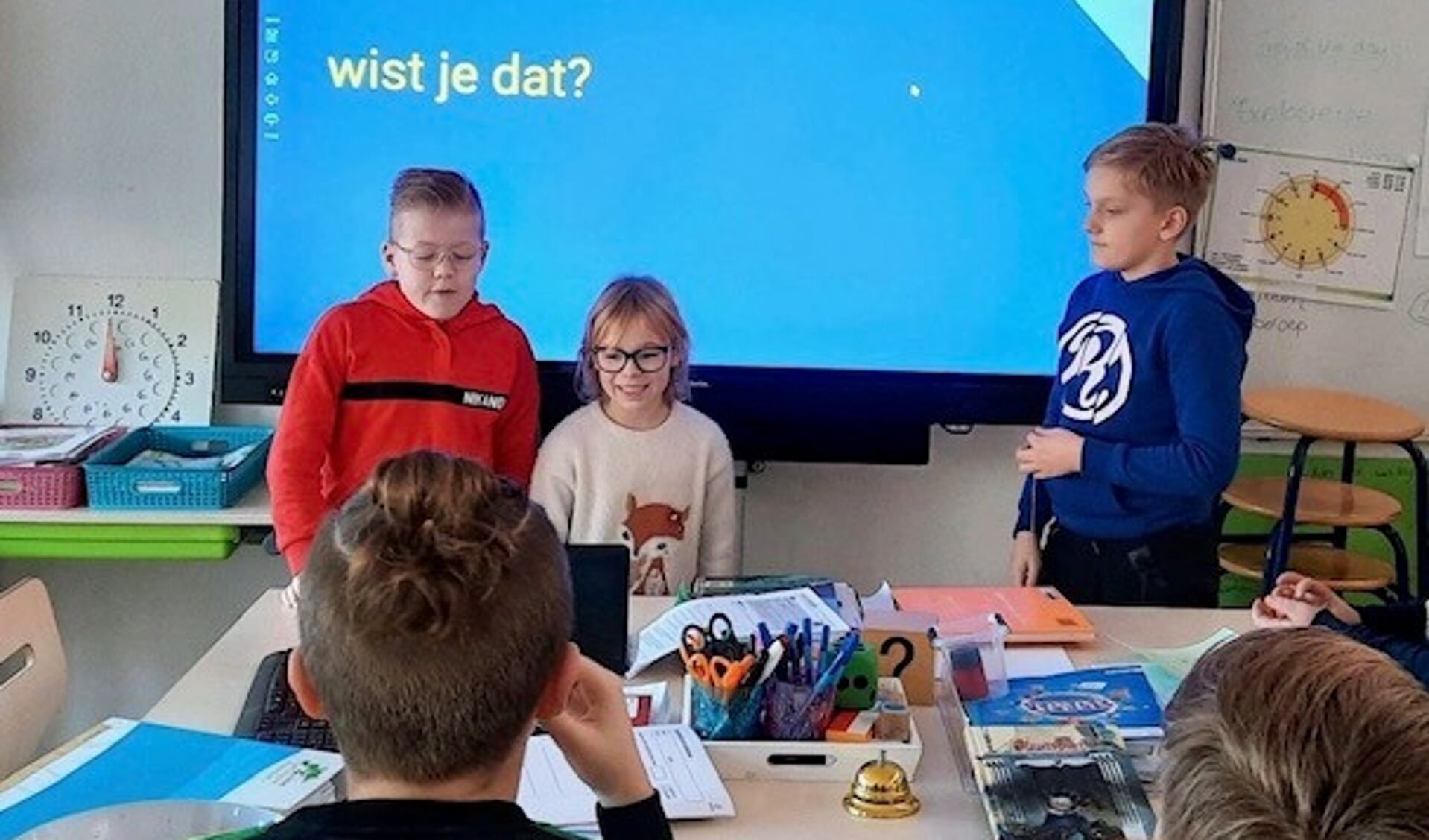 Leerlingen van De IJsselster presenteren hun bevindingen over De IJstijd.