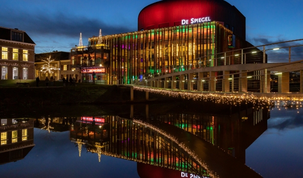 <p>Kerstverlichting Theater de Spiegel.</p>