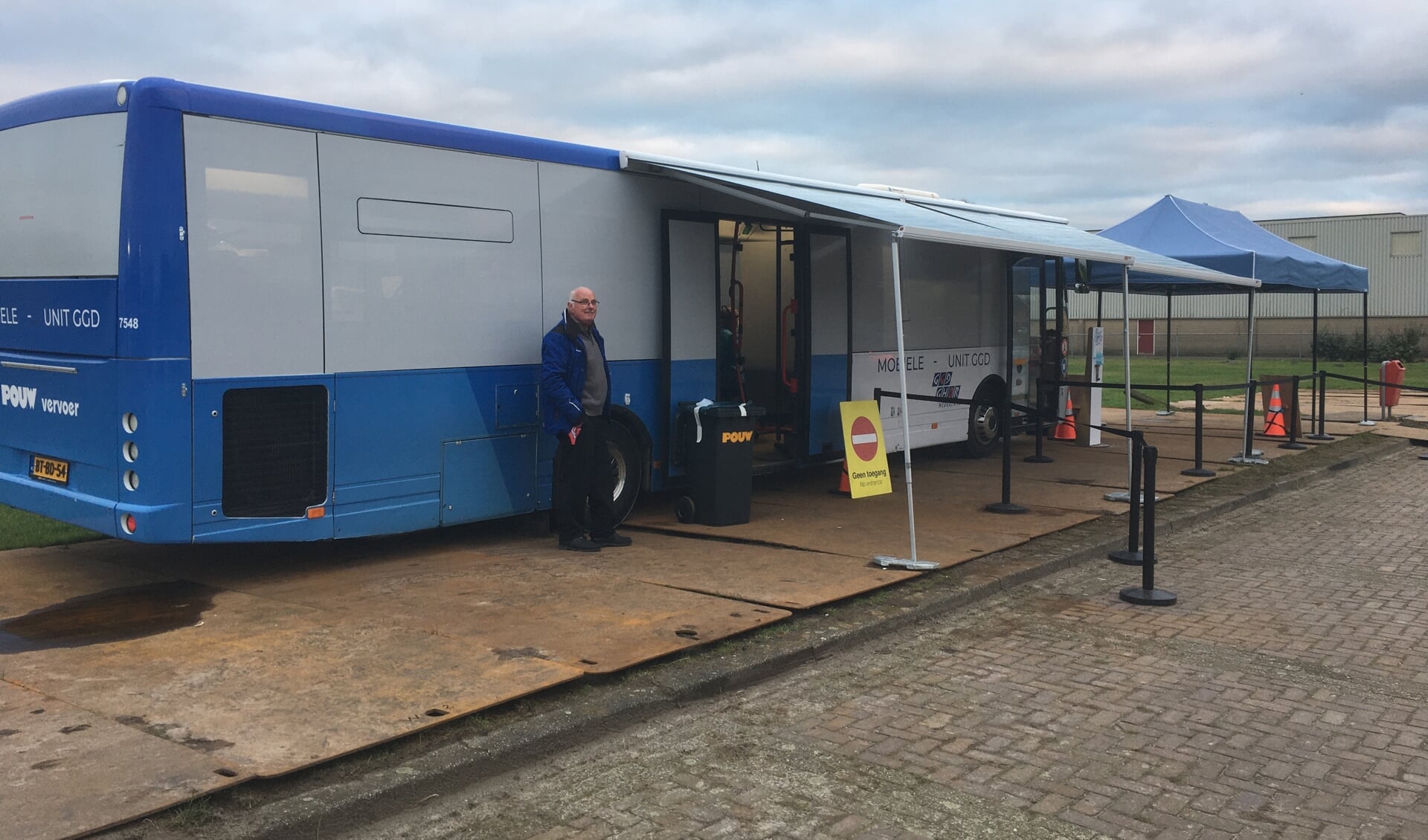 Aan de Nijverheidsweg in Dronten testte de GGD de afgelopen dagen vanuit twee bussen.