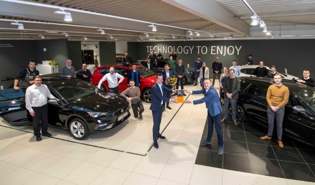 <p>Alle medewerkers van Van den Udenhout zijn natuurlijk trots op het predikaat de beste Seat-dealer van het jaar 2021 te zijn.</p>
