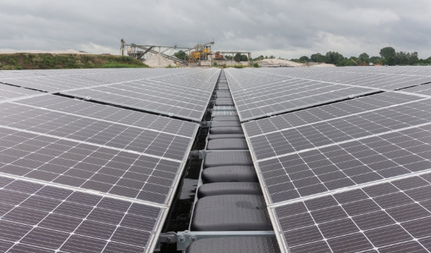 Grootschalige opwek van zonne-energie op de Bomhofsplas.