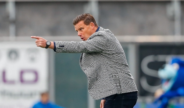 <p>Trainer John Stegeman zag PEC Zwolle voor het vijfde duel op rij niet winnen.</p>